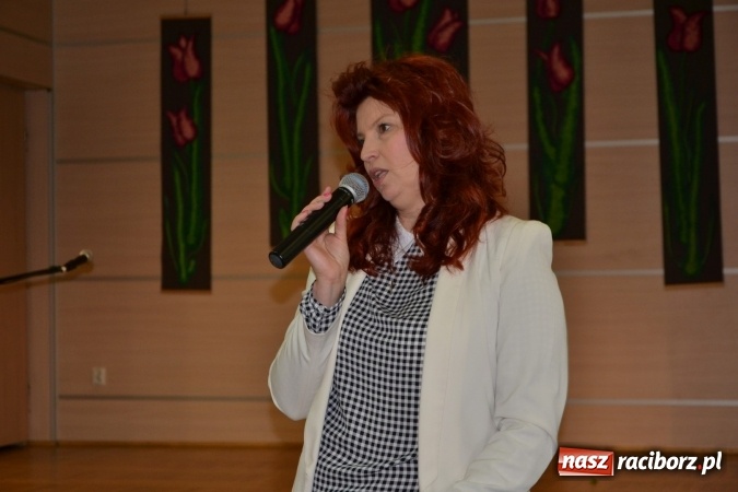 Zdjęcie w galerii na portalu naszraciborz.pl: Młode talenty na scenie w Tworkowie – taniec i recytacja wierszy  wiadomości z regionu