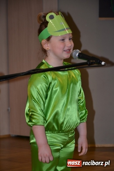 Zdjęcie w galerii na portalu naszraciborz.pl: Młode talenty na scenie w Tworkowie – taniec i recytacja wierszy  wiadomości z regionu