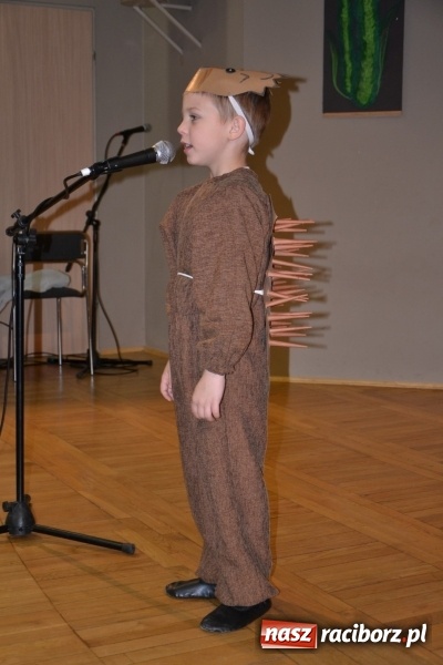 Zdjęcie w galerii na portalu naszraciborz.pl: Młode talenty na scenie w Tworkowie – taniec i recytacja wierszy  wiadomości z regionu