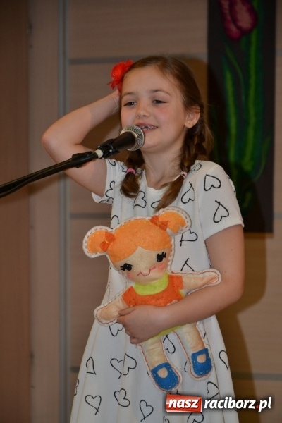 Zdjęcie w galerii na portalu naszraciborz.pl: Młode talenty na scenie w Tworkowie – taniec i recytacja wierszy  wiadomości z regionu