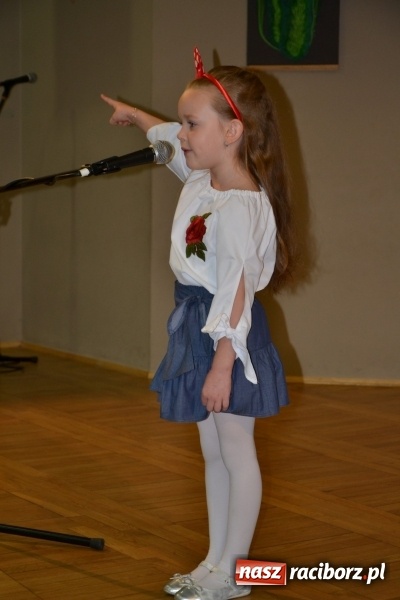 Zdjęcie w galerii na portalu naszraciborz.pl: Młode talenty na scenie w Tworkowie – taniec i recytacja wierszy  wiadomości z regionu