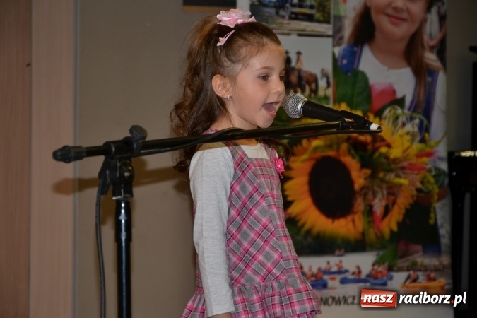 Zdjęcie w galerii na portalu naszraciborz.pl: Młode talenty na scenie w Tworkowie – taniec i recytacja wierszy  wiadomości z regionu