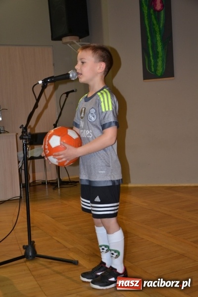 Zdjęcie w galerii na portalu naszraciborz.pl: Młode talenty na scenie w Tworkowie – taniec i recytacja wierszy  wiadomości z regionu