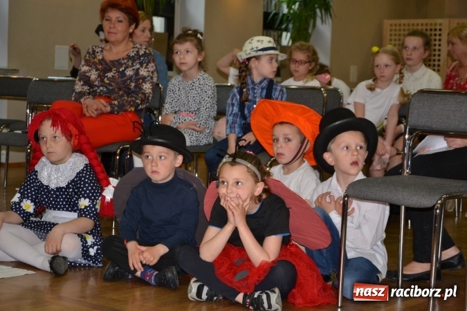 Zdjęcie w galerii na portalu naszraciborz.pl: Młode talenty na scenie w Tworkowie – taniec i recytacja wierszy  wiadomości z regionu