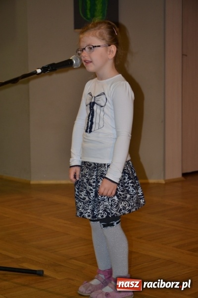 Zdjęcie w galerii na portalu naszraciborz.pl: Młode talenty na scenie w Tworkowie – taniec i recytacja wierszy  wiadomości z regionu