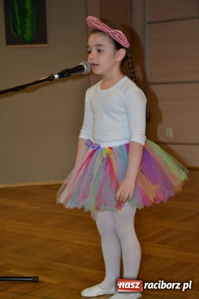 Zdjęcie w galerii na portalu naszraciborz.pl: Młode talenty na scenie w Tworkowie – taniec i recytacja wierszy  wiadomości z regionu