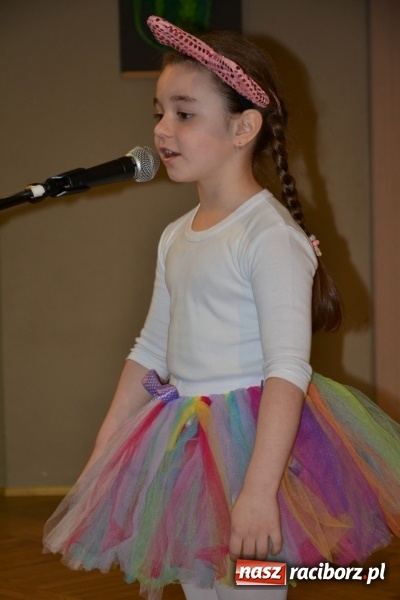 Zdjęcie w galerii na portalu naszraciborz.pl: Młode talenty na scenie w Tworkowie – taniec i recytacja wierszy  wiadomości z regionu