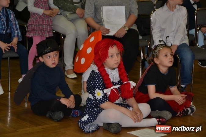 Zdjęcie w galerii na portalu naszraciborz.pl: Młode talenty na scenie w Tworkowie – taniec i recytacja wierszy  wiadomości z regionu