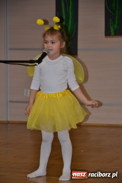 Zdjęcie w galerii na portalu naszraciborz.pl: Młode talenty na scenie w Tworkowie – taniec i recytacja wierszy  wiadomości z regionu