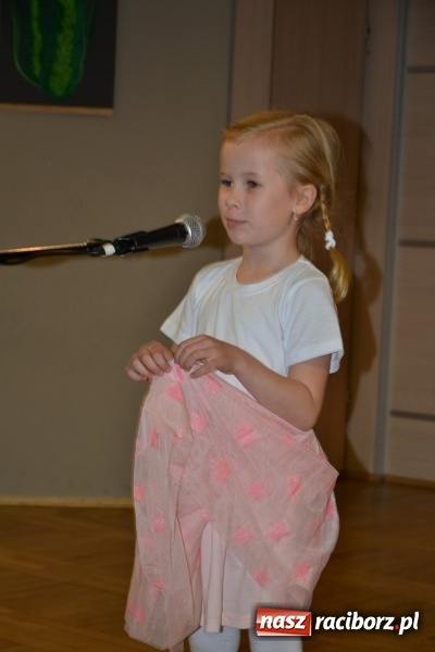 Zdjęcie w galerii na portalu naszraciborz.pl: Młode talenty na scenie w Tworkowie – taniec i recytacja wierszy  wiadomości z regionu