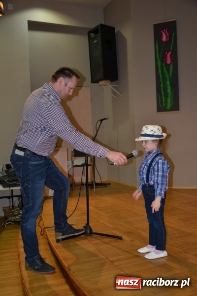 Zdjęcie w galerii na portalu naszraciborz.pl: Młode talenty na scenie w Tworkowie – taniec i recytacja wierszy  wiadomości z regionu