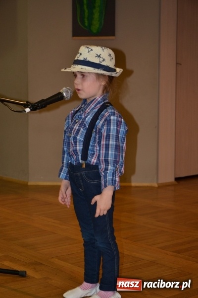 Zdjęcie w galerii na portalu naszraciborz.pl: Młode talenty na scenie w Tworkowie – taniec i recytacja wierszy  wiadomości z regionu