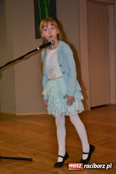 Zdjęcie w galerii na portalu naszraciborz.pl: Młode talenty na scenie w Tworkowie – taniec i recytacja wierszy  wiadomości z regionu