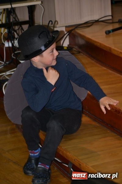 Zdjęcie w galerii na portalu naszraciborz.pl: Młode talenty na scenie w Tworkowie – taniec i recytacja wierszy  wiadomości z regionu