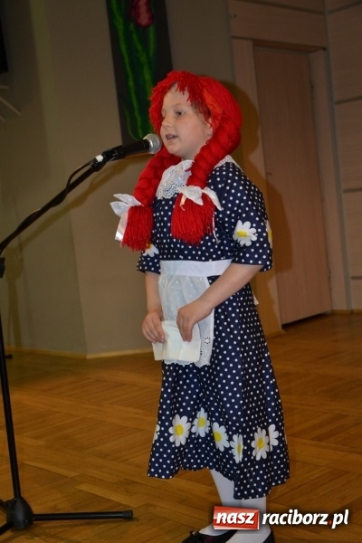 Zdjęcie w galerii na portalu naszraciborz.pl: Młode talenty na scenie w Tworkowie – taniec i recytacja wierszy  wiadomości z regionu