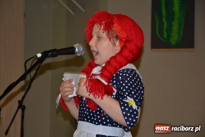 Zdjęcie w galerii na portalu naszraciborz.pl: Młode talenty na scenie w Tworkowie – taniec i recytacja wierszy  wiadomości z regionu