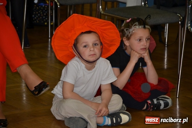 Zdjęcie w galerii na portalu naszraciborz.pl: Młode talenty na scenie w Tworkowie – taniec i recytacja wierszy  wiadomości z regionu