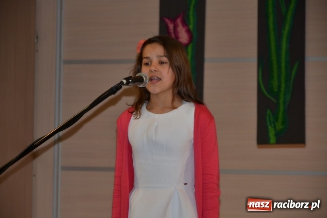 Zdjęcie w galerii na portalu naszraciborz.pl: Młode talenty na scenie w Tworkowie – taniec i recytacja wierszy  wiadomości z regionu