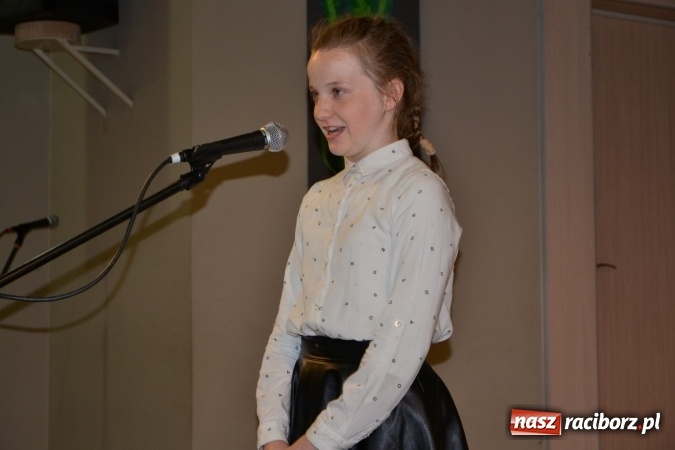 Zdjęcie w galerii na portalu naszraciborz.pl: Młode talenty na scenie w Tworkowie – taniec i recytacja wierszy  wiadomości z regionu