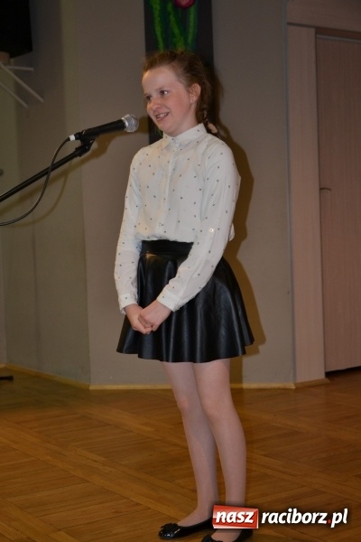 Zdjęcie w galerii na portalu naszraciborz.pl: Młode talenty na scenie w Tworkowie – taniec i recytacja wierszy  wiadomości z regionu