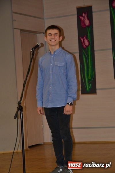 Zdjęcie w galerii na portalu naszraciborz.pl: Młode talenty na scenie w Tworkowie – taniec i recytacja wierszy  wiadomości z regionu