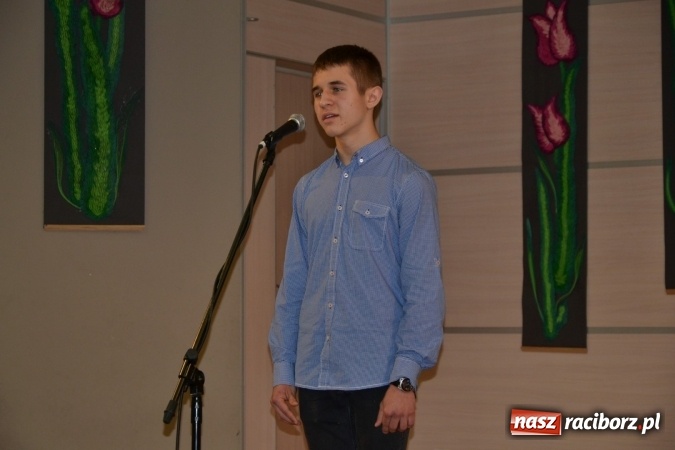 Zdjęcie w galerii na portalu naszraciborz.pl: Młode talenty na scenie w Tworkowie – taniec i recytacja wierszy  wiadomości z regionu