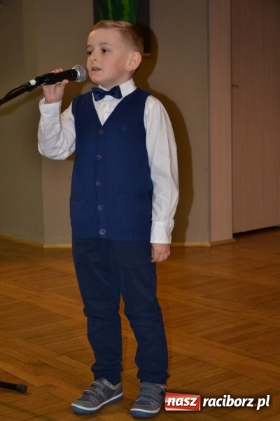 Zdjęcie w galerii na portalu naszraciborz.pl: Młode talenty na scenie w Tworkowie – taniec i recytacja wierszy  wiadomości z regionu