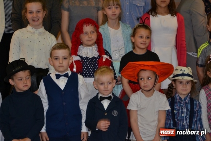 Zdjęcie w galerii na portalu naszraciborz.pl: Młode talenty na scenie w Tworkowie – taniec i recytacja wierszy  wiadomości z regionu