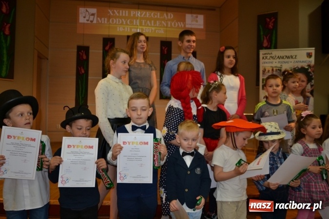 Zdjęcie w galerii na portalu naszraciborz.pl: Młode talenty na scenie w Tworkowie – taniec i recytacja wierszy  wiadomości z regionu