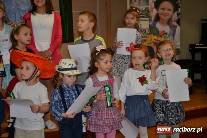 Zdjęcie w galerii na portalu naszraciborz.pl: Młode talenty na scenie w Tworkowie – taniec i recytacja wierszy  wiadomości z regionu