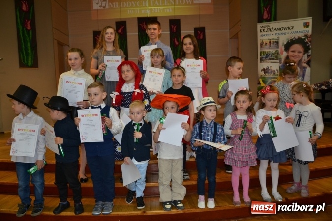 Zdjęcie w galerii na portalu naszraciborz.pl: Młode talenty na scenie w Tworkowie – taniec i recytacja wierszy  wiadomości z regionu