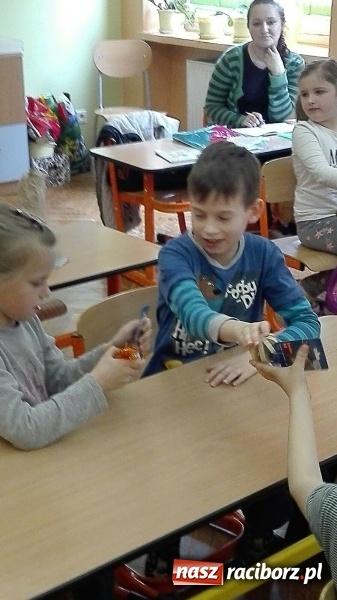 Zdjęcie w galerii na portalu naszraciborz.pl: Lekcja z gryzoniami w Szkole Podstawowej nr 13  wiadomości z regionu