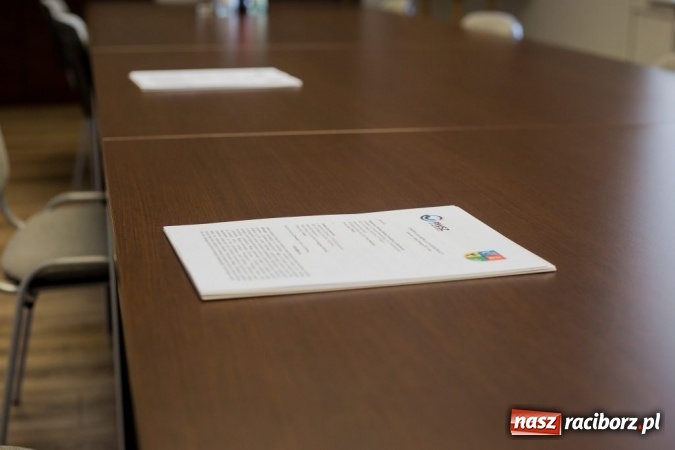 Zdjęcie w galerii na portalu naszraciborz.pl: Podpisanie umowy między PWSZ w Raciborzu i Gminą Krzyżanowice  wiadomości z regionu