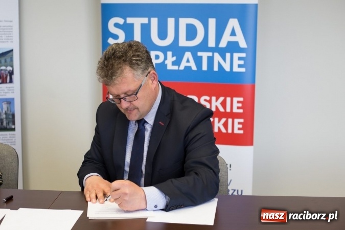 Zdjęcie w galerii na portalu naszraciborz.pl: Podpisanie umowy między PWSZ w Raciborzu i Gminą Krzyżanowice  wiadomości z regionu
