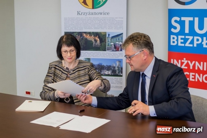 Zdjęcie w galerii na portalu naszraciborz.pl: Podpisanie umowy między PWSZ w Raciborzu i Gminą Krzyżanowice  wiadomości z regionu