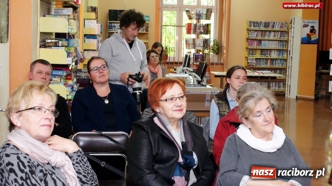 Zdjęcie w galerii na portalu naszraciborz.pl: Tydzień Bibliotek: Marzena Filipczak o sposobach na tanie podróżowanie w zasięgu ręki  wiadomości z regionu