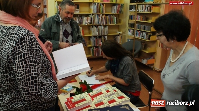 Zdjęcie w galerii na portalu naszraciborz.pl: Tydzień Bibliotek: Marzena Filipczak o sposobach na tanie podróżowanie w zasięgu ręki  wiadomości z regionu