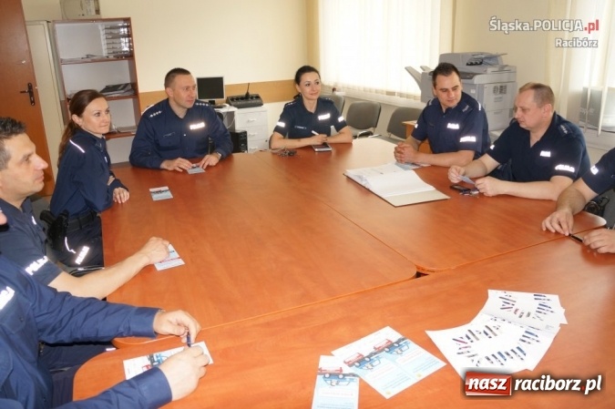 Zdjęcie w galerii na portalu naszraciborz.pl: Lokalny administrator Krajowej Mapy Zagrożeń Bezpieczeństwa Komendy Powiatowej Policji w Raciborzu spotkał się z dzielnicowymi  wiadomości z regionu
