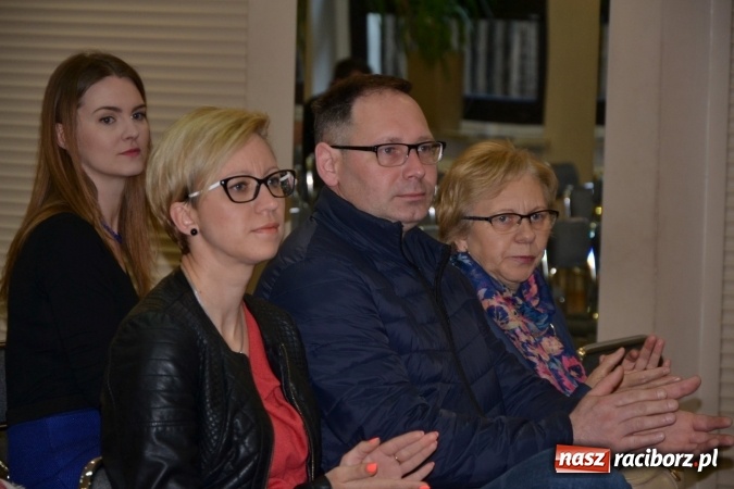 Zdjęcie w galerii na portalu naszraciborz.pl: Młode talenty na scenie w Tworkowie. Drugi dzień przeglądu wiadomości z regionu