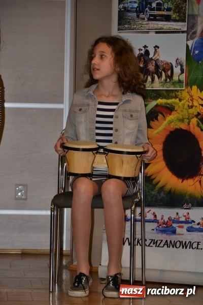 Zdjęcie w galerii na portalu naszraciborz.pl: Młode talenty na scenie w Tworkowie. Drugi dzień przeglądu wiadomości z regionu