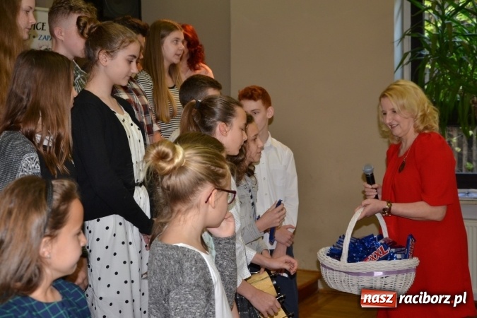 Zdjęcie w galerii na portalu naszraciborz.pl: Młode talenty na scenie w Tworkowie. Drugi dzień przeglądu wiadomości z regionu