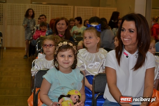 Zdjęcie w galerii na portalu naszraciborz.pl: Młode talenty na scenie w Tworkowie. Drugi dzień przeglądu wiadomości z regionu