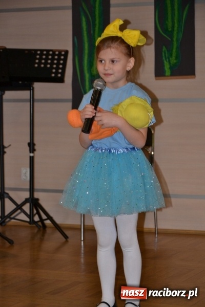 Zdjęcie w galerii na portalu naszraciborz.pl: Młode talenty na scenie w Tworkowie. Drugi dzień przeglądu wiadomości z regionu