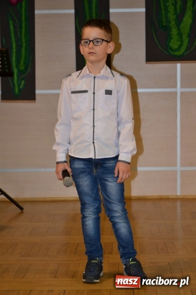 Zdjęcie w galerii na portalu naszraciborz.pl: Młode talenty na scenie w Tworkowie. Drugi dzień przeglądu wiadomości z regionu