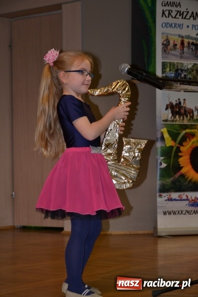 Zdjęcie w galerii na portalu naszraciborz.pl: Młode talenty na scenie w Tworkowie. Drugi dzień przeglądu wiadomości z regionu