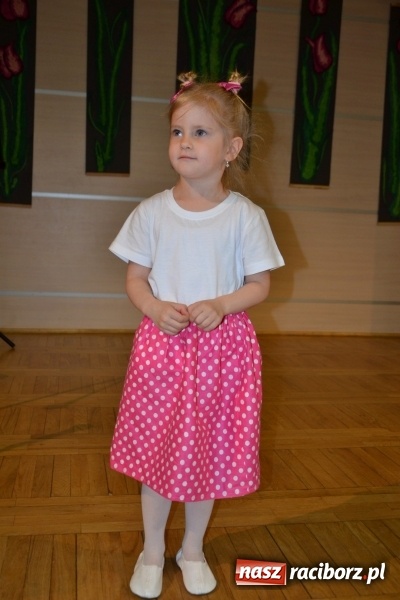 Zdjęcie w galerii na portalu naszraciborz.pl: Młode talenty na scenie w Tworkowie. Drugi dzień przeglądu wiadomości z regionu