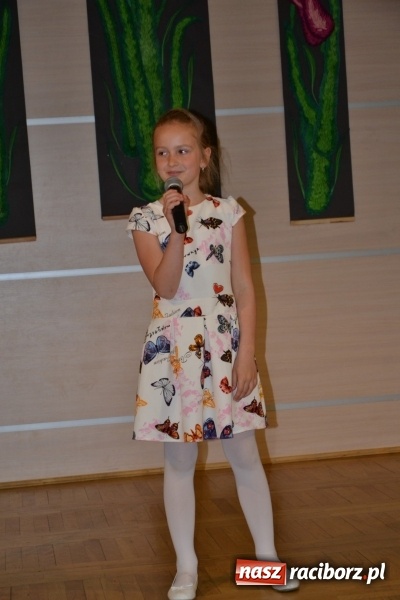 Zdjęcie w galerii na portalu naszraciborz.pl: Młode talenty na scenie w Tworkowie. Drugi dzień przeglądu wiadomości z regionu