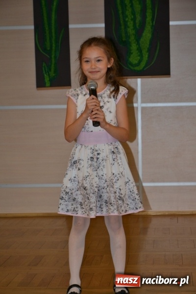 Zdjęcie w galerii na portalu naszraciborz.pl: Młode talenty na scenie w Tworkowie. Drugi dzień przeglądu wiadomości z regionu