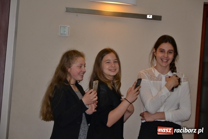 Zdjęcie w galerii na portalu naszraciborz.pl: Młode talenty na scenie w Tworkowie. Drugi dzień przeglądu wiadomości z regionu