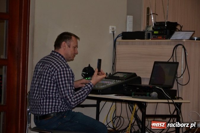 Zdjęcie w galerii na portalu naszraciborz.pl: Młode talenty na scenie w Tworkowie. Drugi dzień przeglądu wiadomości z regionu